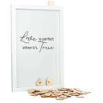 Een witte staande fotolijst met een zwarte opdruk van de tekst: love is perfect when it’s true waarvan love en true in sierlijk lettertype